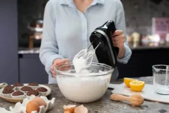 Håndmixer m. piskeris med fleksible kanter